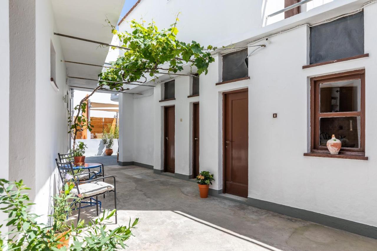 Uncle John'S Guesthouse Skopelos Dış mekan fotoğraf